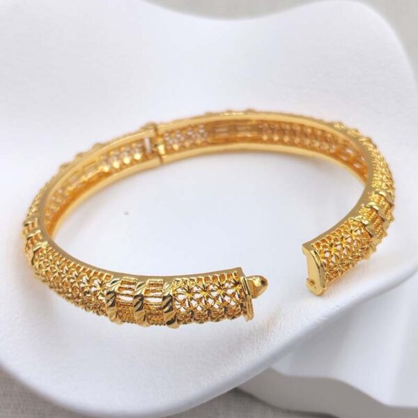 New Classic Gold-plated Alloy Bracelet - Image 3